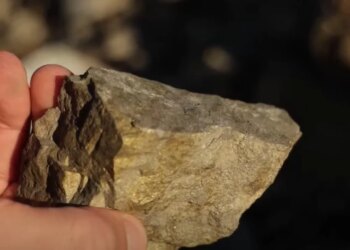 Histori nga brenda: Video ekskluzive, zbulojmë gurët e çmuar që dalin nga galeritë e Mirditës. Shqipëria nuk përfiton asgjë.