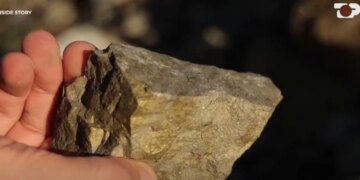 Histori nga brenda: Video ekskluzive, zbulojmë gurët e çmuar që dalin nga galeritë e Mirditës. Shqipëria nuk përfiton asgjë.