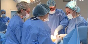 Historia e Brendshme: Si u redaktuan dhjetëra miliona euro të paketave shëndetësore për t'i shkuar 'kartelit' të Allajbeut.