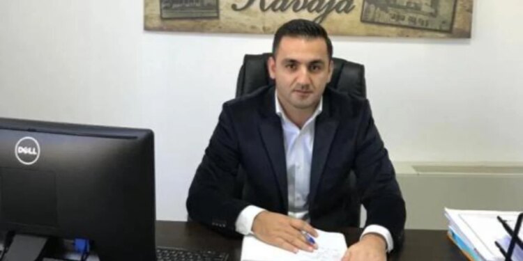 “Hysen Kadiu kundërpërgjigjet Berishës: Edhe si uji i ndenjur, pas shumë vitesh, ka nevojë për një rinovim, pas punës për Ramën në zgjedhjet e 11 majit.”