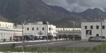 I dënuar për dhunë në familje, 50-vjeçari humbet jetën në burgun e Lezhës