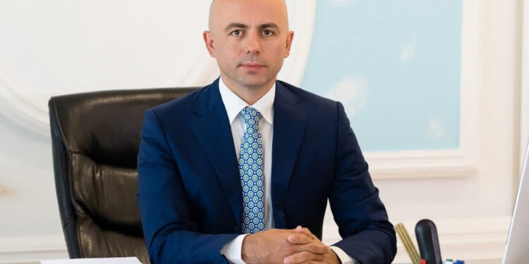 Tenderi 750 milionë lekë për pajisjet e kardiokirurgjisë, skualifikohet oferta më e ulët. Fitues shpallet Klodian Allajbeu me 120 milionë lekë më shumë