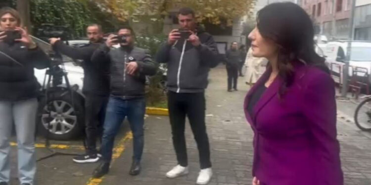 Skandalet me tenderat AKSHI-t, drejtoresha Mirlinda Karçanaj paraqitet në SPAK