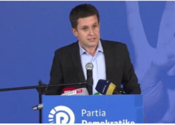 Salianji takim me strukturat e PD në Durrës! Alimehmeti: Ta heqim këtë qeveri sa më shpejt! Këtë mund ta bëjmë vetëm ne