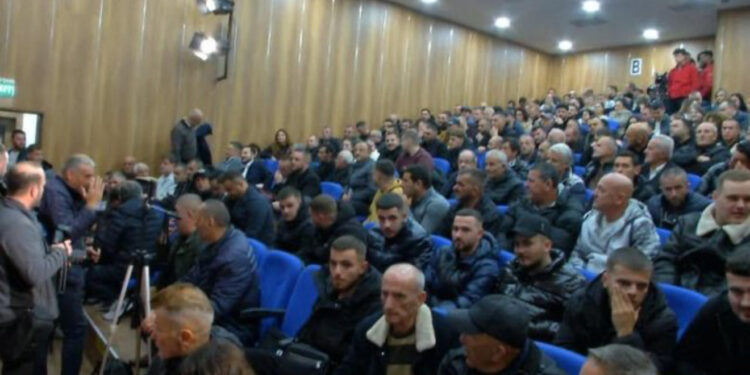 Salianji takim me strukturat e PD/ Kandidati më i votuar në listën e hapur në Durrës: Prej 11 majit, jemi bërë si zogjtë e korbit, salla plot na jep shpresë…