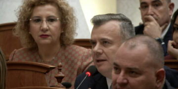 “Po u pendua Lul Basha do tregojë sa para ke dhënë për të marrë mandatin”/ Balla -Shehajt: Laj gojën kur të përmendësh emrin tim! Bëj gargar me ujë Vlore