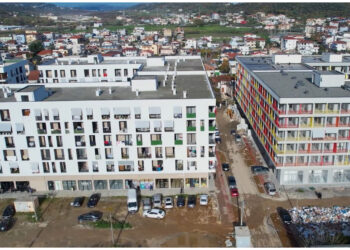 Dritëhijet e Rindërtimit: Banorët ende në pritje të shtëpive