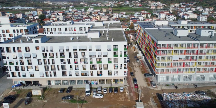 Dritëhijet e Rindërtimit: Banorët ende në pritje të shtëpive