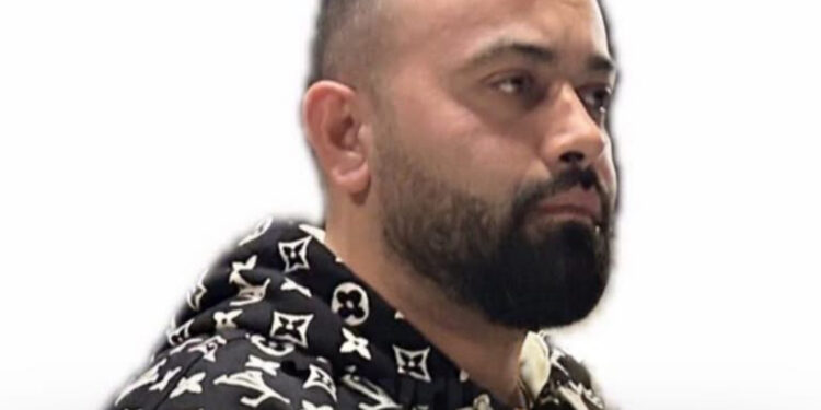 FOTO/ Atentati ndaj biznesmenit në Elbasan! Oklid El Ouejdi, kush është ‘Kiço’ i Elbasanit që kërkohet për vrasjen e Mondi Mëhallës