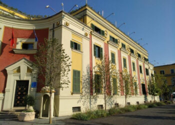 Si u falsifikuan firmat? E klasifikuan pallatin me dëmtime DS5 dhe e shembën, detaje nga masat e sigurisë për 8 zyrtarët e Bashkisë së Tiranës