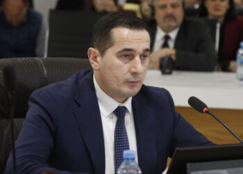 “Kam hetuar zyrtarë të lartë!” Kandidati Braho: Në 2023 është konfiskuar një shumë prej 18.4 mln euro, sa dyfish i buxhetit të SPAK