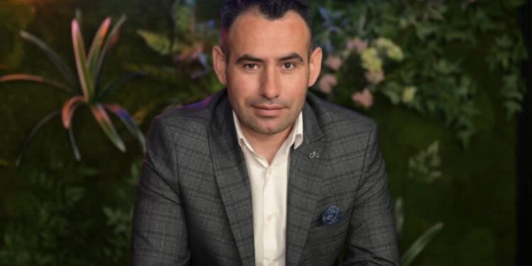 U padit për nga Belind Këllici/ Gazetari Almer Toska pas padisë për shpifje: Politikanët e dështuar luftojnë gazetarët, jo pushtetin