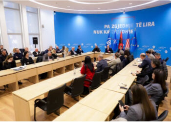 Padia në Kushtetuese kundër Endrit Shabanit e greva e urisë në ambientet e Kuvendit! Çfarë u diskutua në mbledhjen me dyer të mbyllura të PD