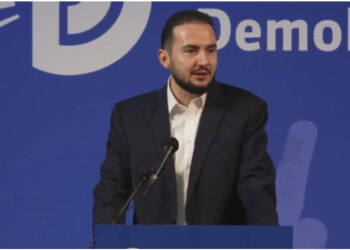 Salianji pritet me entuziazëm në Elbasan: Lëvizja jonë synon fitoren e PD! Në 22 dhjetor, energjia e kësaj salle duhet të përplaset në muret e Kryeministrisë