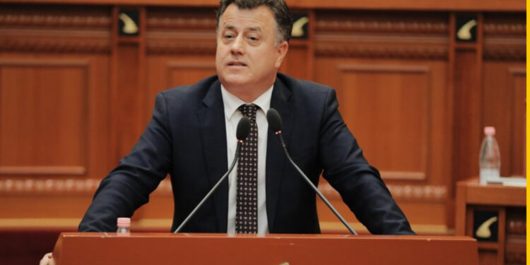 Debati/ Anëtari i kryesisë së PD, Elbasan, reagon ndaj Nokës: Je fëlliqësirë, non grata dhe po shkatërron PD-në. Imbecil politik