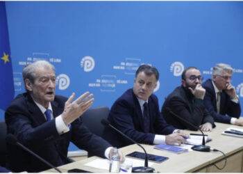 Debate në mbledhjen e Këshillit Kombëtar/ Dritan Burgia largohet nga salla në mënyrë demonstrative: Ne vijmë të flasim, ju na ndaloni!