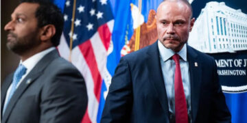 Dan Bongino jep dorëheqjen si zëvendësdrejtor i FBI-së: Falenderoj Donald Trump për mundësinë