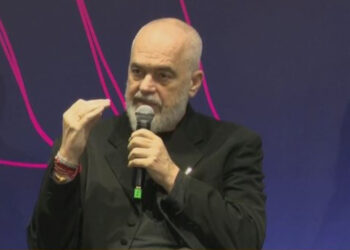 “Kam 20 vjet që merrem me racën tuaj”, Rama sherr me biznesmenin: Mos vazhdo se do vij të t’i shoh ndërtimet, mos më del gjysma gjel