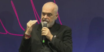 “Kam 20 vjet që merrem me racën tuaj”, Rama sherr me biznesmenin: Mos vazhdo se do vij të t’i shoh ndërtimet, mos më del gjysma gjel