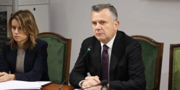 "Implementimi i ndryshimeve në Ligjin për Diskriminimin përfshin edhe diasporën." Balla: E domosdoshme të rishikohet qasja ndaj përkujdesjes për shqiptarët jashtë vendit.