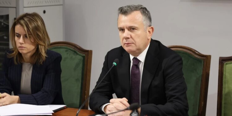 "Implementimi i ndryshimeve në Ligjin për Diskriminimin përfshin edhe diasporën." Balla: E domosdoshme të rishikohet qasja ndaj përkujdesjes për shqiptarët jashtë vendit.