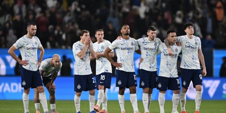 Inter, vazhdojnë pasojat e penalltive/ Fitorja e fundit në vitin 2017, Chivu tregon arsyet pse nuk gjuajtën Calhanoglu dhe Pio Esposito.