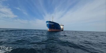 Irani kap një anije cisternë në Gjirin e Omanit me 6 milionë litra naftë të kontrabanduar.