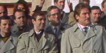 “Ish-ambasadori i SHBA: Mbështetëm hapur fitimin e PD në zgjedhjet e marsit ’92, Ramiz Alia kishte një bashkëpunim të mirë me ne, ndërsa socialistët na akuzonin për qëndrim armiqësor.”