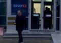 Ish-drejtori i Burgjeve, Agim Ismaili, largohet nga SPAK së bashku me avokatin pas përfundimit të hetimeve ndaj tij.