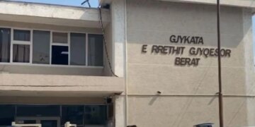 Ish-kreu i SHISH dhe djali i tij dënohen për nxjerrje të sekretit shtetëror, armëmbajtje pa leje dhe organizim të lojërave të fatit.