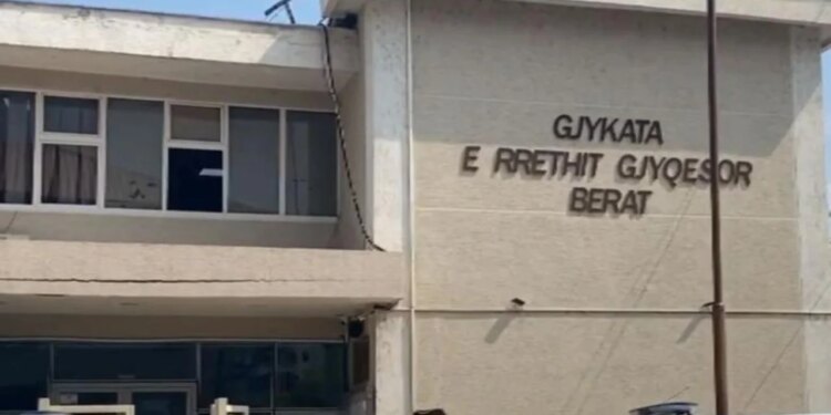 Ish-kreu i SHISH dhe djali i tij dënohen për nxjerrje të sekretit shtetëror, armëmbajtje pa leje dhe organizim të lojërave të fatit.