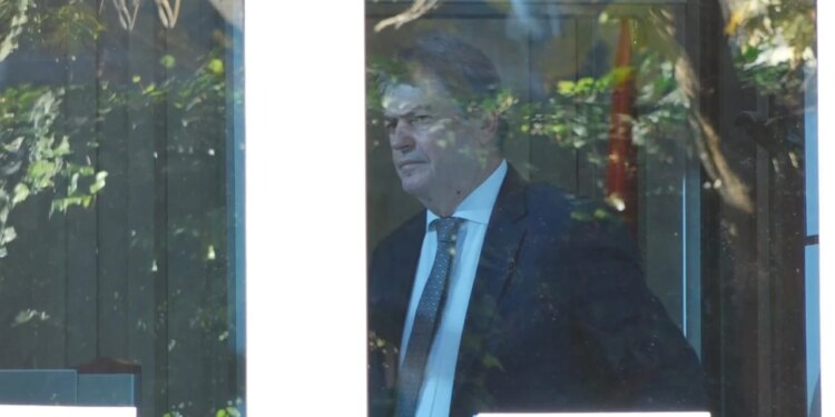 Ish-presidenti Bamir Topi paraqitet në SPAK lidhur me çështjen e “21 janarit”