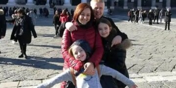 Itali/ Krishtlindja shndërrohet në tragjedi, nënë e bijë humbin jetën për shkak të helmimit, ndërsa kryefamiljari përfundon në spital pas një darke familjare.