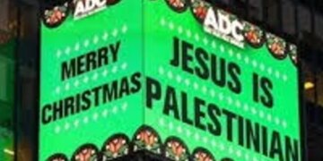 “Jezusi është palestinez”/ Tabela e neonit në Times Square për Krishtlindje nxit një valë reagimesh nga publiku