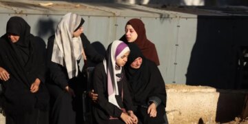 Jo një armëpushim, por një masakër: Izraeli vret gjashtë palestinezë, përfshirë një foshnjë, në një shkollë në Gazë.