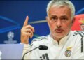 Jose Mourinho rikthehet në fokus; ‘kryen’ një sulm ndaj gazetarëve në konferencën për shtyp.