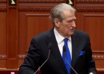 “Ju jeni e keqja e zakonshme e kombit”/ Berisha në Kuvend mbi zgjedhjen e Avokatit të Popullit: Shkelni mbi veten tuaj