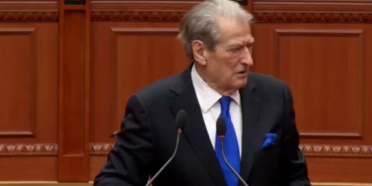 “Ju jeni e keqja e zakonshme e kombit”/ Berisha në Kuvend mbi zgjedhjen e Avokatit të Popullit: Shkelni mbi veten tuaj