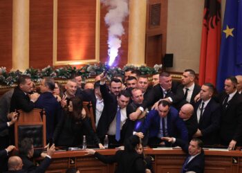 Kaos në Kuvend/ PS propozon përjashtimin e 29 deputetëve opozitarë, sot mblidhet Sekretariati i Etikës