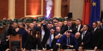 Kaos në Kuvend/ PS propozon përjashtimin e 29 deputetëve opozitarë, sot mblidhet Sekretariati i Etikës