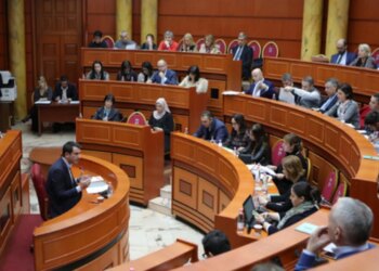 Këshilli Bashkiak i Tiranës i drejtohet SPAK-ut për lejen e pjesëmarrjes fizike të kryetarit Veliaj në mbledhjen për Buxhetin 2026.