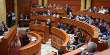 Këshilli Bashkiak i Tiranës i drejtohet SPAK-ut për lejen e pjesëmarrjes fizike të kryetarit Veliaj në mbledhjen për Buxhetin 2026.