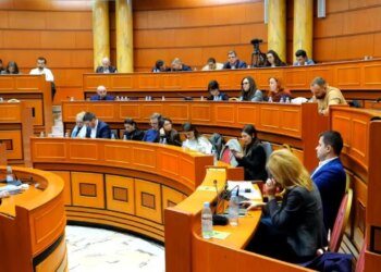 Këshilli Bashkiak i Tiranës miraton Buxhetin 2026 në mungesë të kryebashkiakut Erion Veliaj.