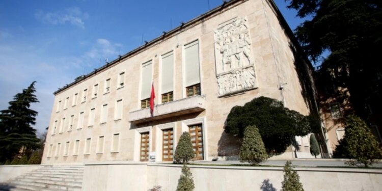 Këshilli i Ministrave vendos që administrata të ketë pushim edhe të premten.