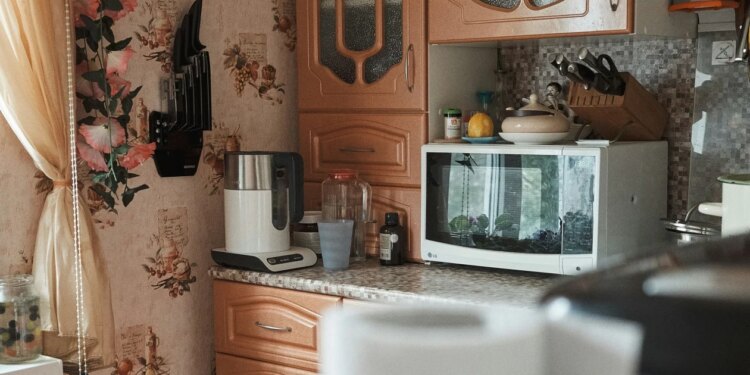 Këto janë katër gabime me mikrovalën që duhet të shmangen gjithmonë.