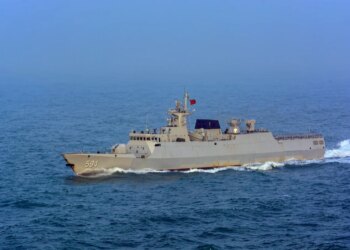 Kina realizon stërvitje ushtarake përreth Tajvanit me anije shkatërruese, avionë bombardues dhe dronë.