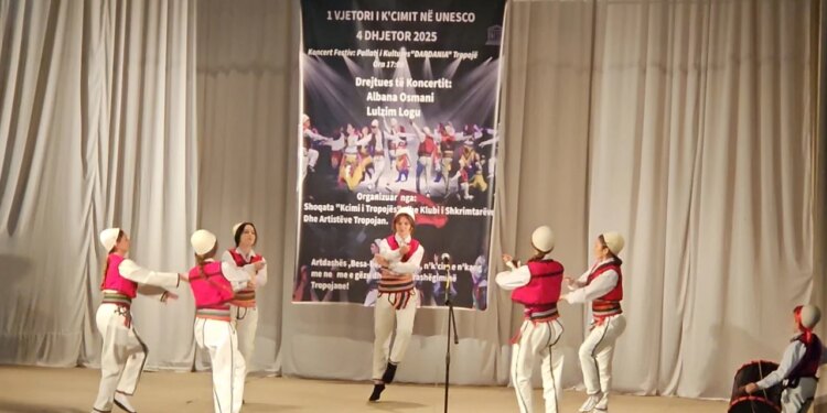 Koncert festiv në qytet për nder të 1-vjetorit të përfshirjes së “K’cimit të Tropojës” në UNESCO.