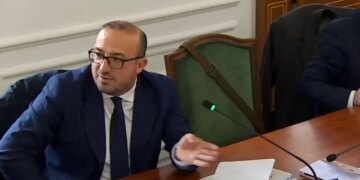 Korreshi komenton në Komisionin e Ligjeve: Gruaja nuk do jetë me mua në krevat, por me deputetin që jam. A përbën kjo konflikt interesi?