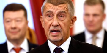 Kryeministri miliarder çek, Andrej Babiš, bën betimin, ndërsa mbështetje ndaj Ukrainës është e paqartë.
