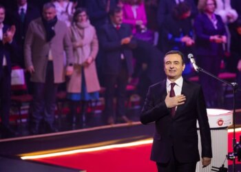 Kurti falënderon votuesit e LVV: Mirënjohje për mundësinë e krijimit të qeverisë pa opozitë.
